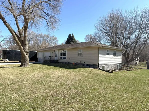 2401 Boston Ave, Spirit Lake, IA 51360