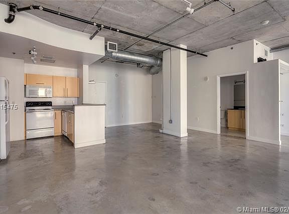 4th image of 444 NE 30th St Unit 403