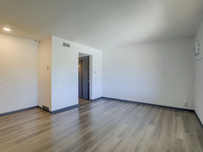 4513 Lafayette Ave #12 — Photo 8