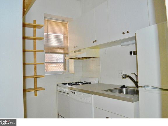 2nd image of 330 S Juniper St APT 1D
