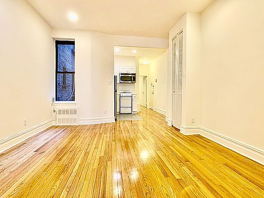4th image of 362 Broome St APT 20