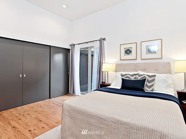 1111 E John St #1 — Photo 11