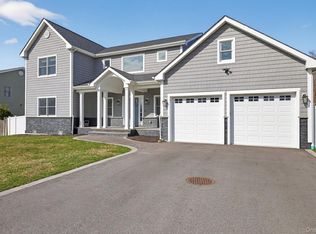 270 Edgewood Avenue, Oakdale, NY 11769