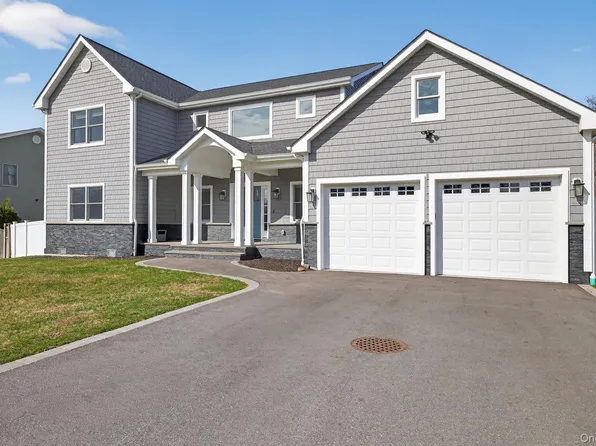 270 Edgewood Avenue, Oakdale, NY 11769