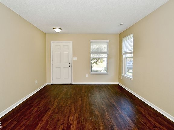 4th image of 8137 Whistlewood Ct