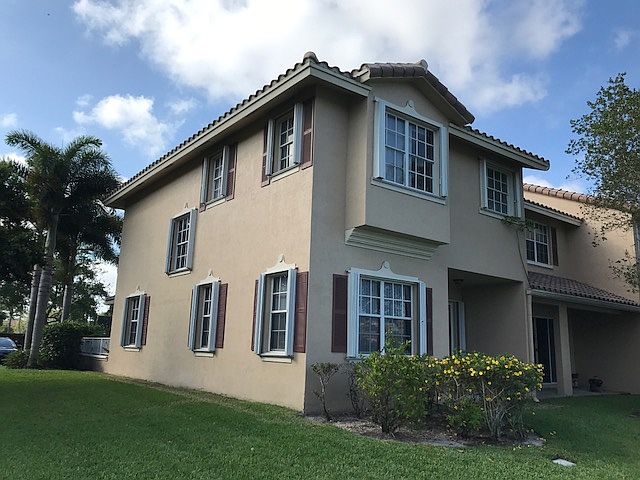 1st image of 3375 Lakeside Dr #26