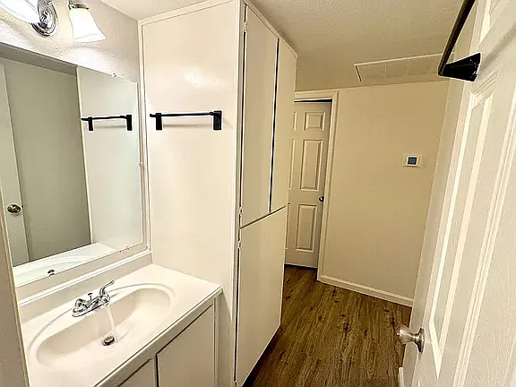 650 Del Verde Cir #6 — Photo 19