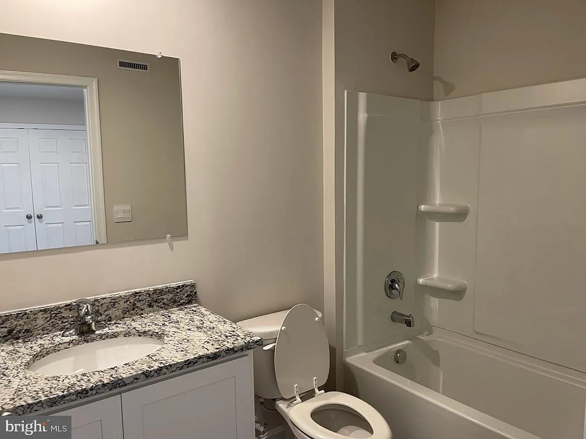 3 bed, 2.5 bath, 1699 sqft, $2,395 — Photo 4