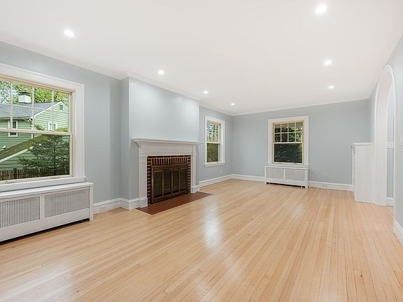 3rd image of 320 Quinobequin Rd