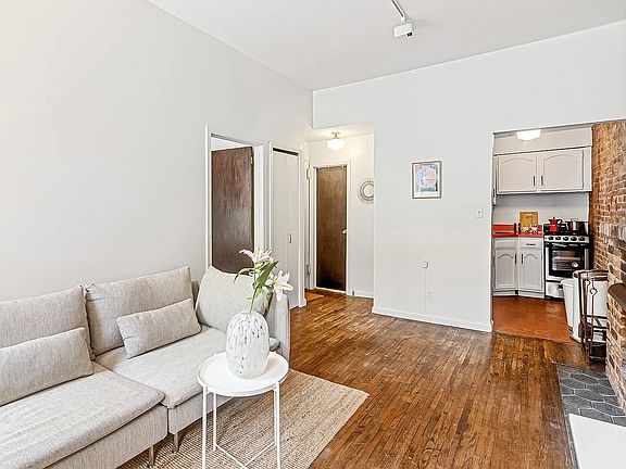 3rd image of 39 W 83rd St APT 7