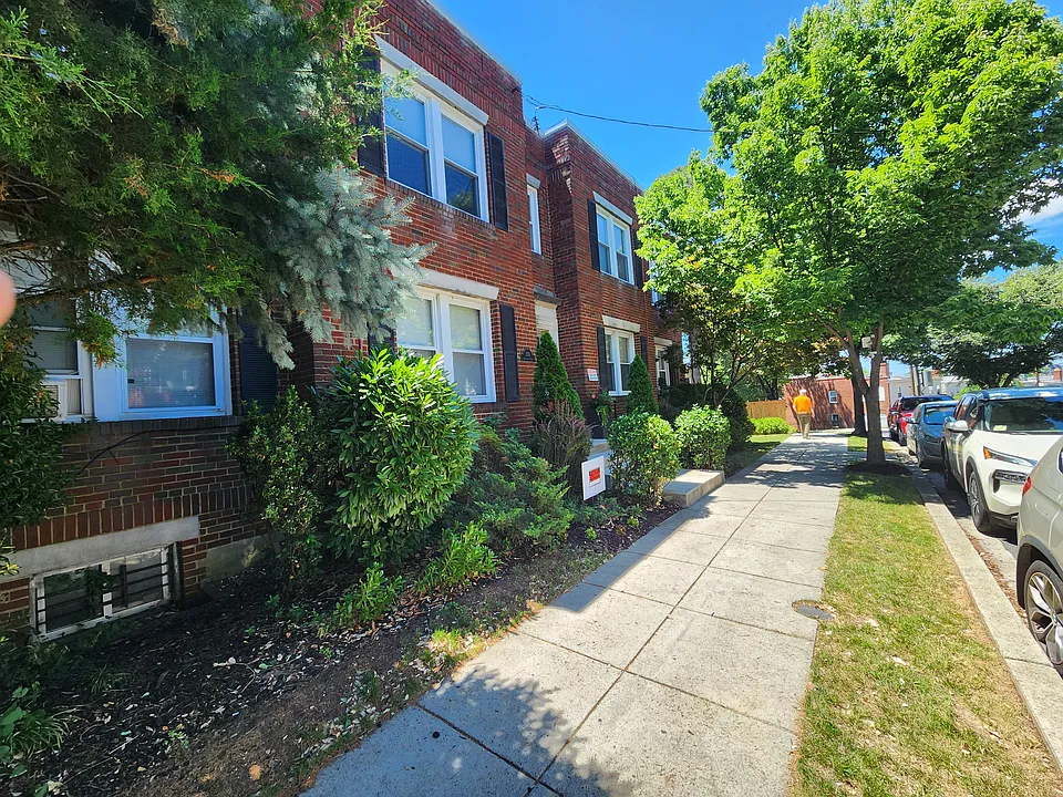 1315 Downing Pl NE #4