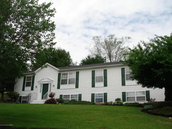 138 Kingswood Dr, Dallas, PA 18612