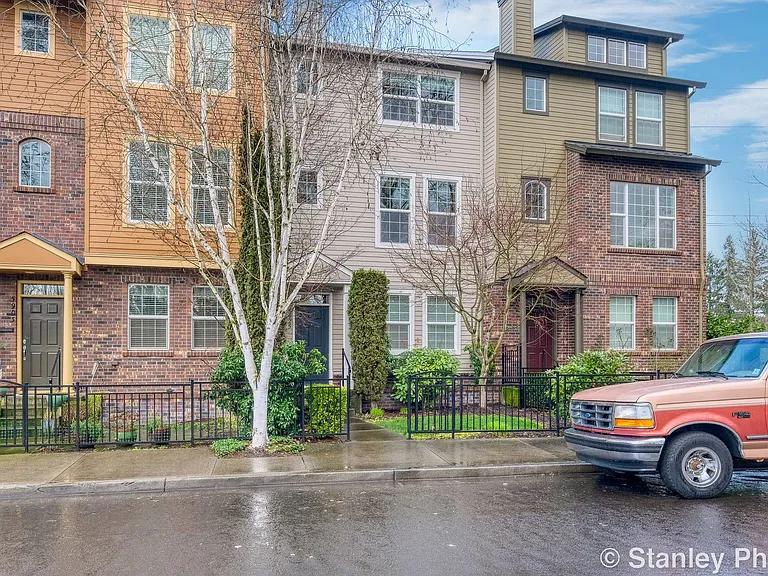 5925 NE Alder St — Photo 1