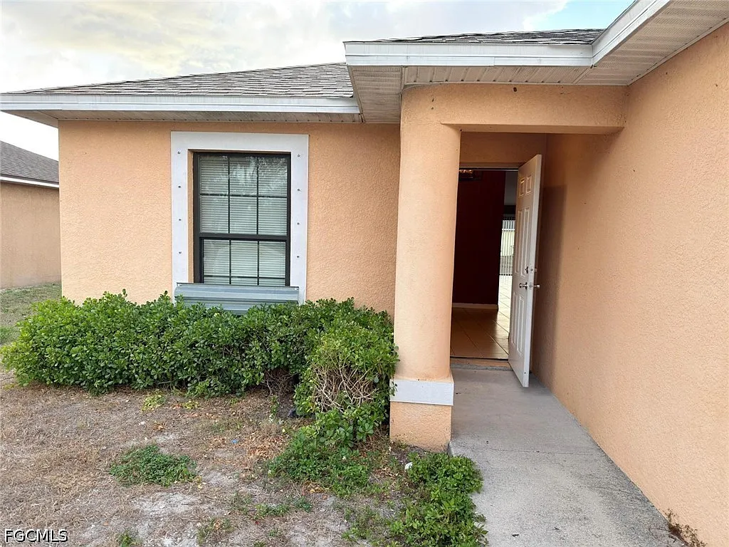 3 bed, 2.0 bath, 1209 sqft, $1,800 — Photo 2