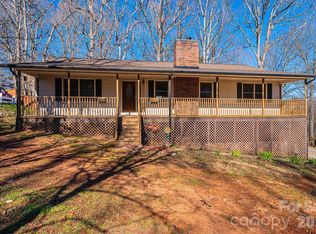 5284 Lisa Ln, Hickory, NC 28602