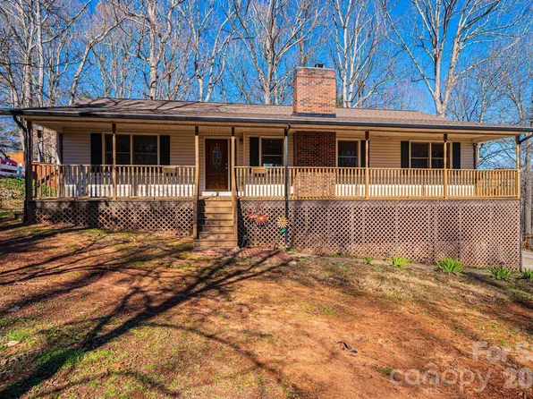 5284 Lisa Ln, Hickory, NC 28602