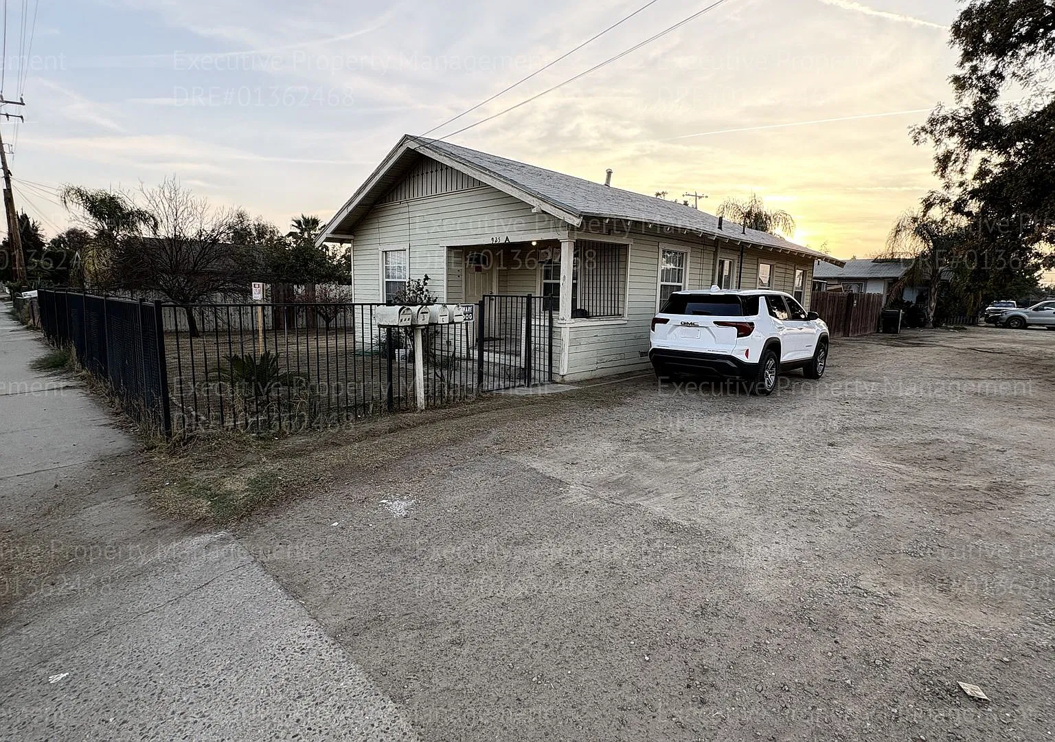 925 Mount Vernon Ave — Photo 3