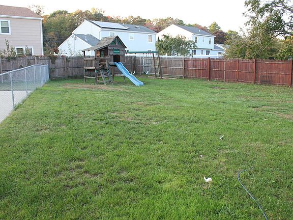 2nd image of 105 Seafoam Ct
