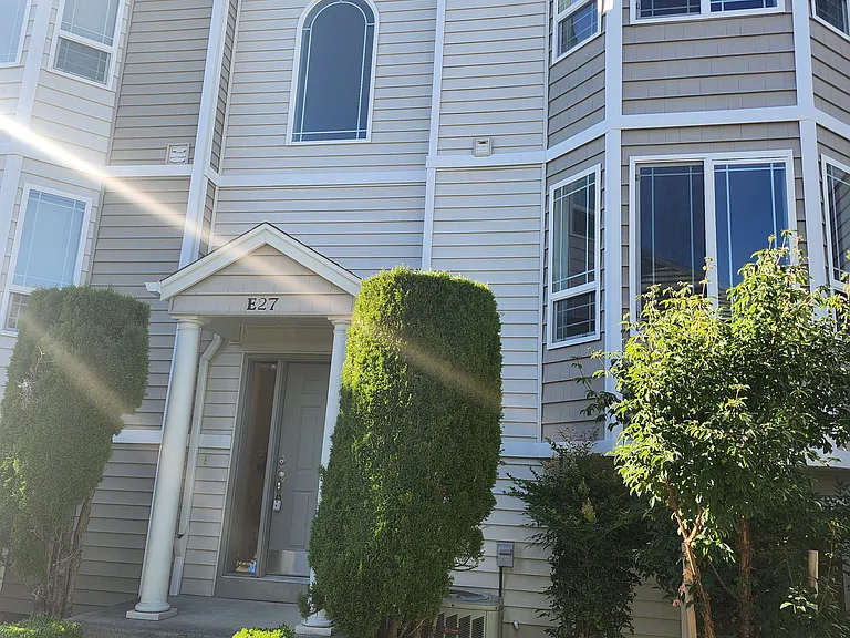 5700 NE 82nd Ave #E27 — Photo 1