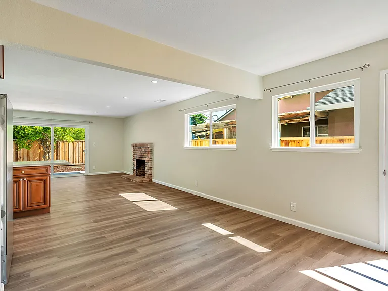 1581 Willowdale Dr — Photo 12