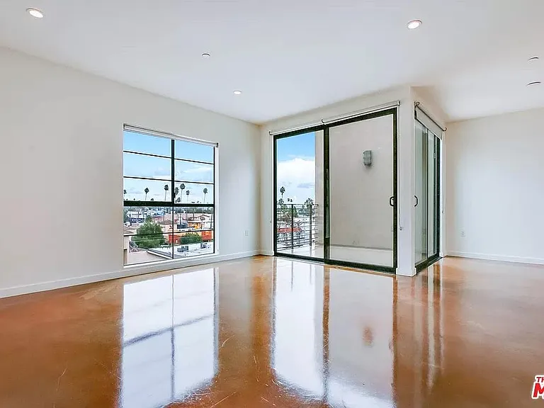 5420 Harold Way #502 — Photo 4