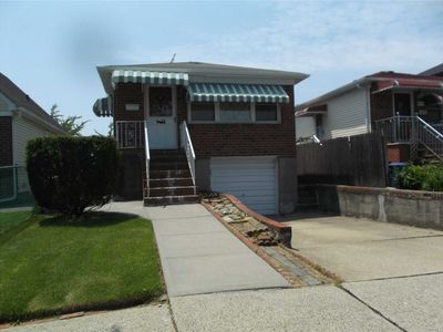 8146 266th St, Glen Oaks, NY, 11004