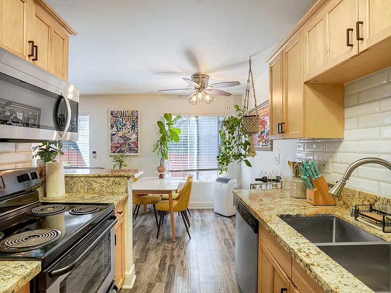 4075 Marlborough Ave — Photo 8