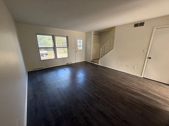 4th image of 61 Gates St APT A