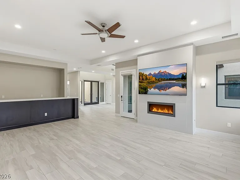 64 Grey Feather Dr — Photo 18