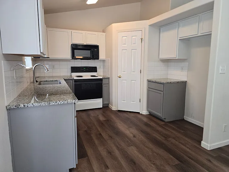 2911 Denise Ave — Photo 5