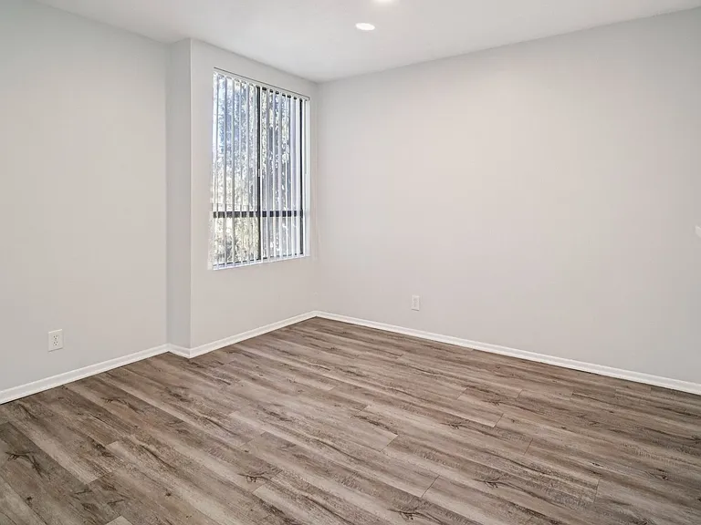 6310 Sylmar Ave — Photo 55