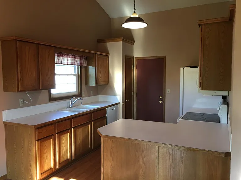 8810 E Denker Cir — Photo 2