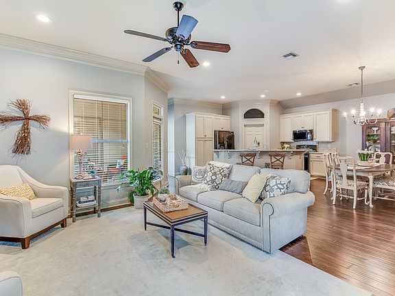 3rd image of 134 Oakbend Dr