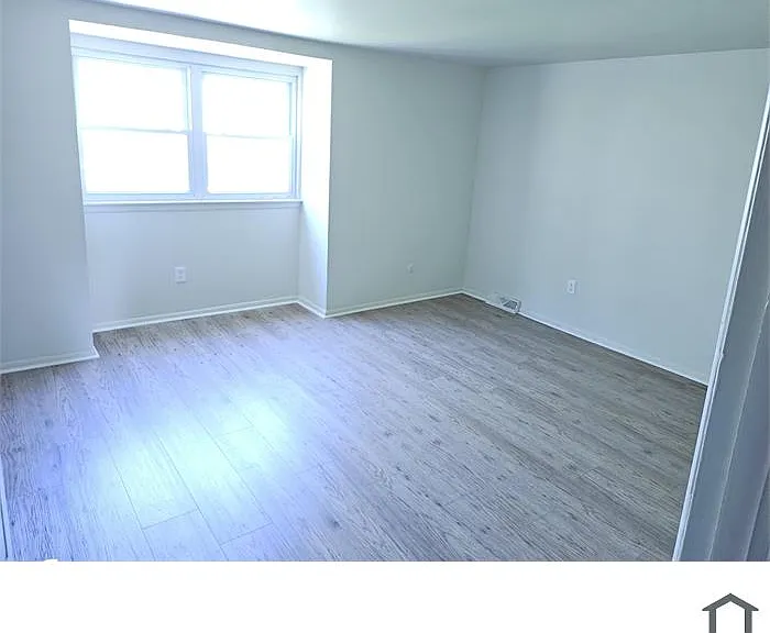 1345 Rainer Rd — Photo 6
