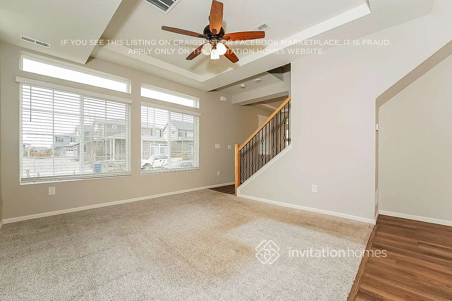 211 S Old Hammer Court Aurora, CO 80018 — Photo 2
