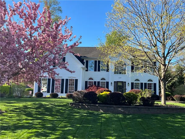 529 Deer Haven Dr, Webster, NY 14580