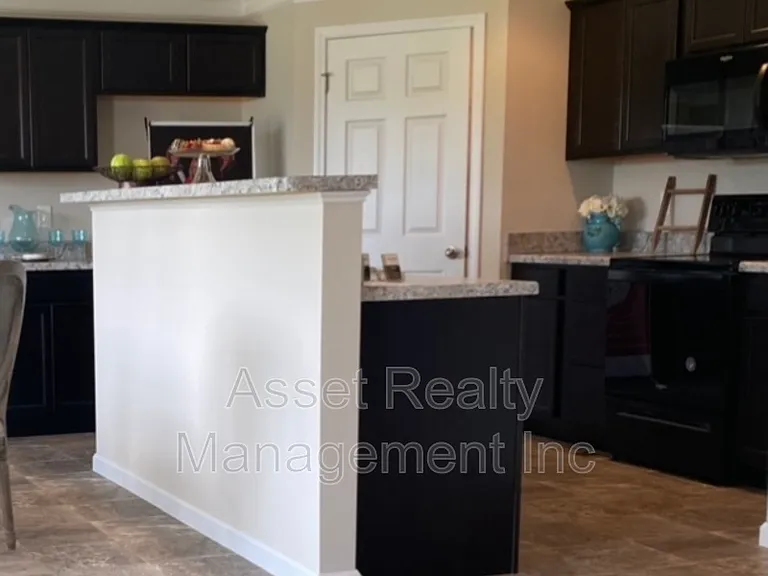 1160 Cloud View Dr — Photo 4