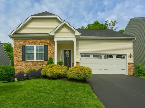 225 Heritage Dr, Oakdale, PA 15071