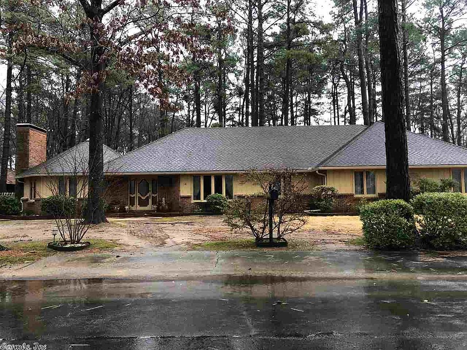 1st image of 14 Elmwood Cir