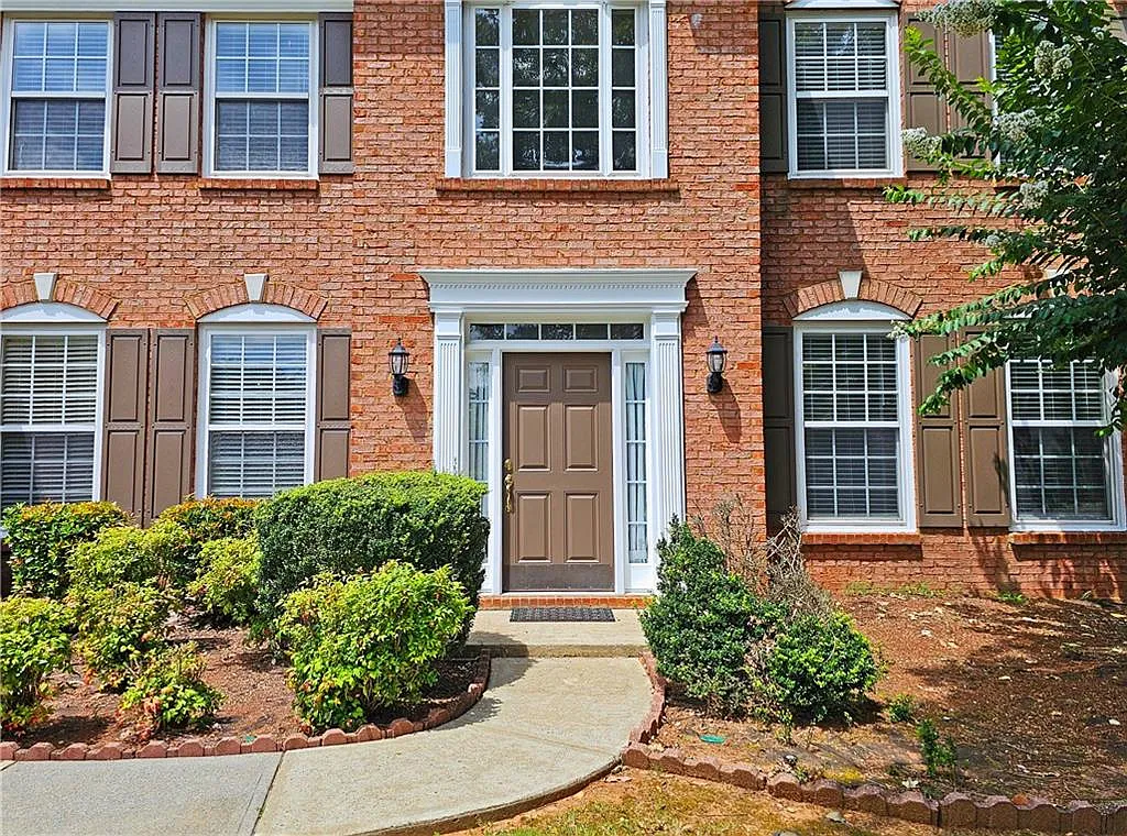 5 bed, 2.5 bath, 2974 sqft, $3,200 — Photo 3