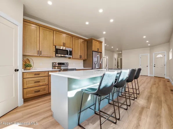 52 Hogan Cir, Parachute, CO 81635