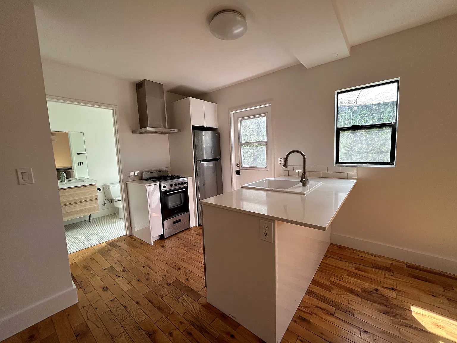 1 bed, 582 sqft, $2,100 — Photo 4