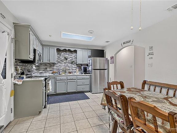 5th image of 200 E Buchanan Ave