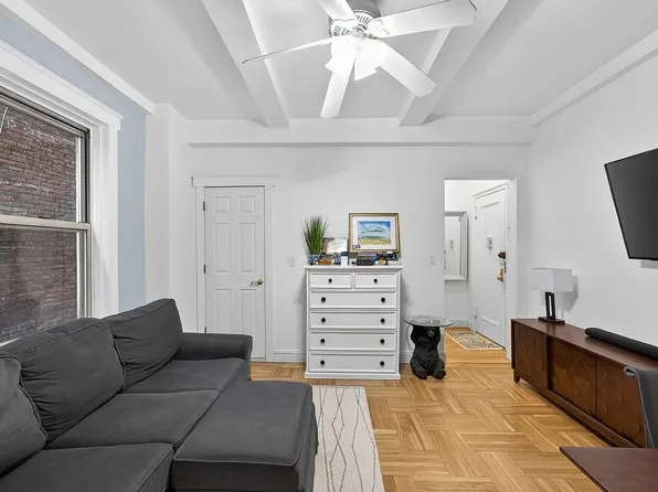 25 W 64th St APT 4D, New York, NY 10023