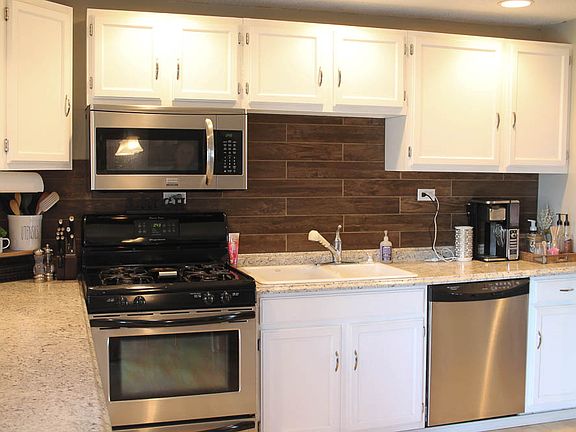 5th image of 23 Lucerne Ct