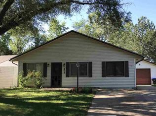 3712 SW 38th St, Topeka, KS 66610