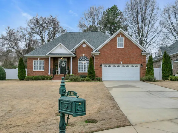 118 Banbury Cir, Simpsonville, SC 29681