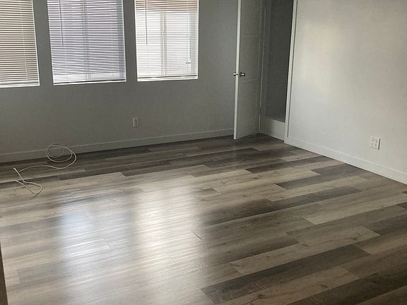 5th image of 9140 S Manhattan Pl #9140