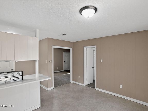 3rd image of 2446 Overbrook Dr