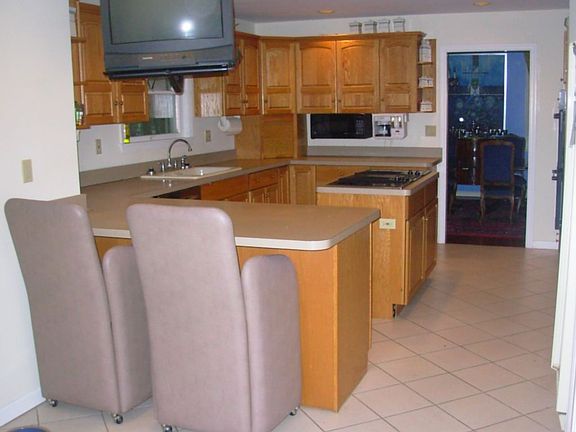 Eat-in kitchen